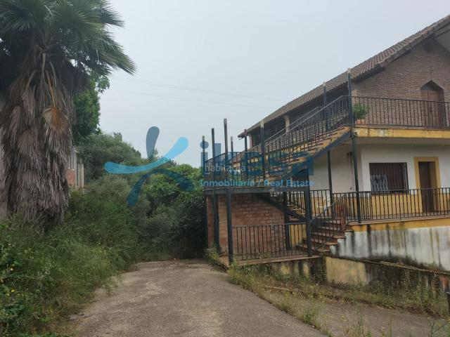 Chalet en venta en Córdoba, Alcolea. Venta de Chalet con parcela independiente sin posesión no visitable en Alcolea Córdoba. Chalets.