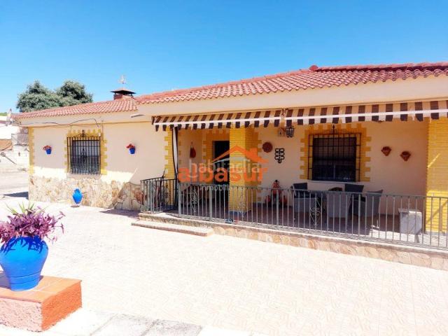 Chalet en venta en Córdoba, Paraíso Arenal La Colina. DOÑA MANUELA La Colina Excelente parcela con 2 casas independientes y PISCINA. Chalets.