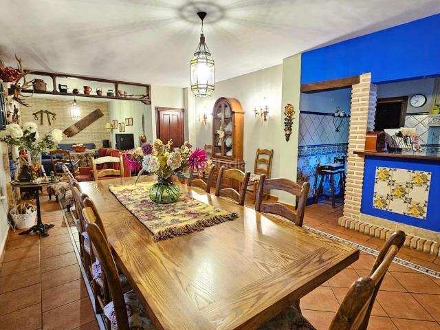Chalet en venta en Córdoba, Santa Maria de Trassierra. Magnífico Chalet en Plena Sierra de Córdoba. Chalets.