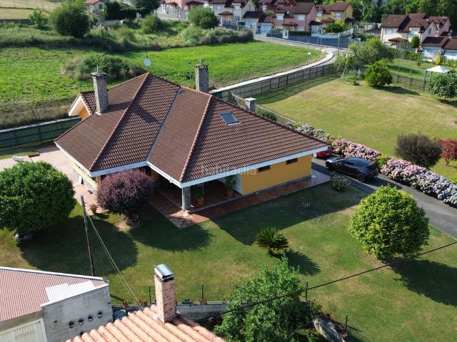 Chalet en venta en Corvera de Asturias. Casa o chalet independiente en venta en Calle Puerto de Tarna. Chalets Corvera de.