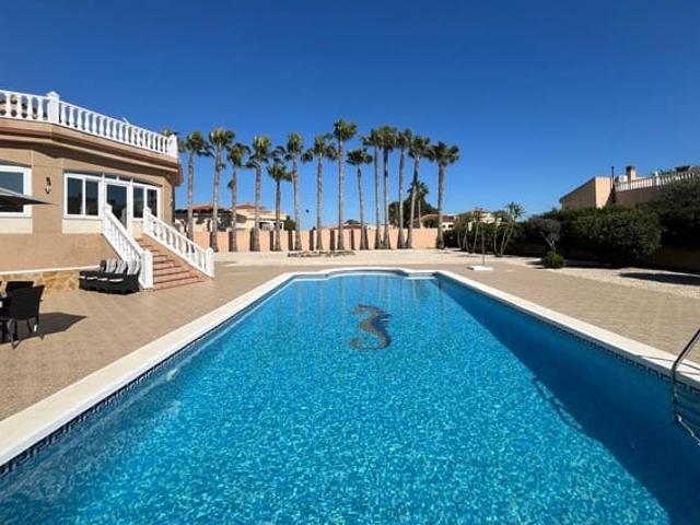 Chalet en venta en Catral, Alicante