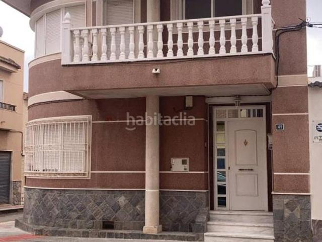 Chalet en venta en Catral. VIVIENDA LOCAL. Chalets.