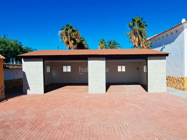 Chalet en venta en Catral. Villa independiente en Catral con 2.000 m² de parcela y gran zona exterior privada. Chalets.
