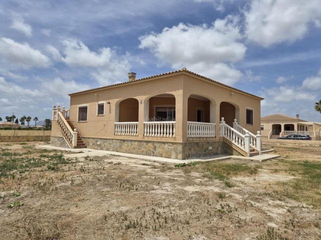 Chalet en venta en Catral. 2 Chalets preciosos en Catral. Chalets.