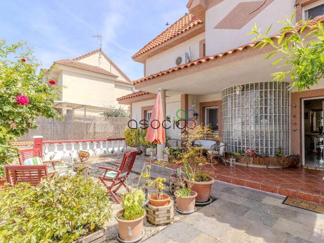 Chalet en venta en Cabanillas del Campo. CHALET INDEPENDIENTE EN VEBTA EN CABANILLAS DEL CAMPO GUADALAJARA. Chalets Cabanillas del.