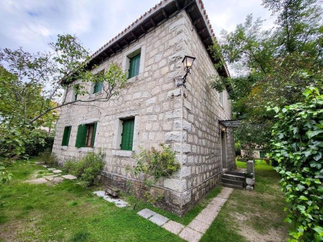 Chalet en venta en Cabrera La. Chalets Cabrera.