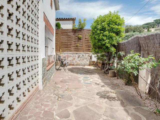 Chalet en venta en Cabrils. Villa de 131 m con 3 dormitorios y garaje en Cabrils. Chalets.