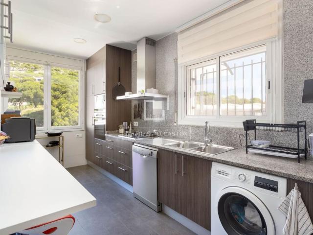 Chalet en venta en Cabrils. Casa villa de 4 dormitorios en venta en Cabrils, Barcelona. Chalets.