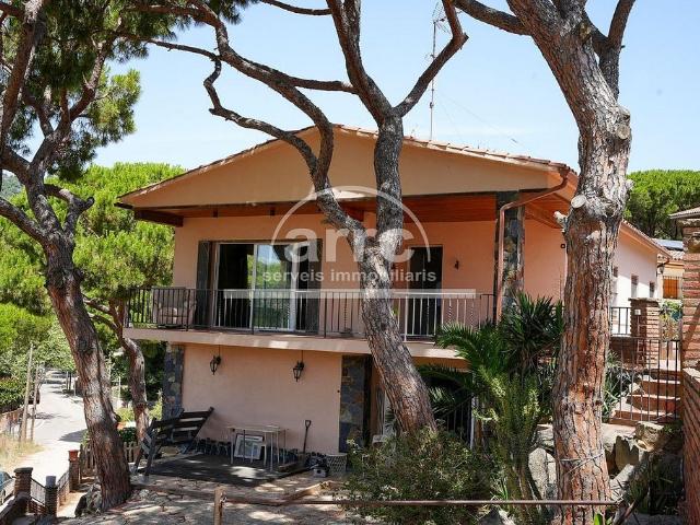 Chalet en venta en Cabrils, de 207 m² 7 habitaciones por 595.000
