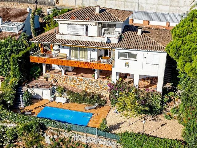 Chalet en venta en Cabrils, de 381 m² 5 habitaciones por 699.000