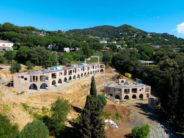 Chalet en venta en Cabrils. Excepcional casa de obra nueva con impresionantes vistas al mar en venta en Cabrils, Barcelona. Chalets.
