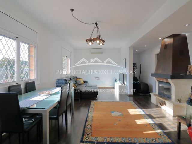 Chalet en venta en Cabrils. Magnífica vivienda unifamiliar a cuatro vientos con piscina, vistas al mar y gran parcela en Cabrils. Chalets.