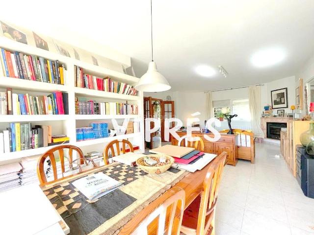 Chalet en venta en Cáceres, Ruta de la Plata. Atención, porque esta no es una casa cualquiera. Os presentamos este magnífico chalet independiente en una parcela de 500 m2, si. Chalets.