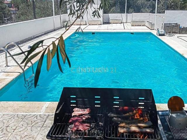 Chalet en venta en Cáceres, Ruta de la Plata. Chalet unifamiliar en gran parcela ajardinada, piscina y bodega en La Sierrilla Cáceres. Chalets.