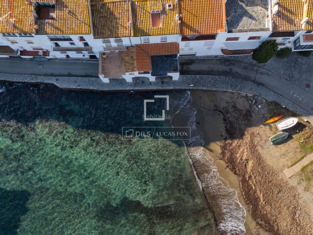 Chalet en venta en Cadaqués Costa Brava. Encantadora casa en el casco antiguo de Cadaqués, a pocos pasos de la playa. Chalets.
