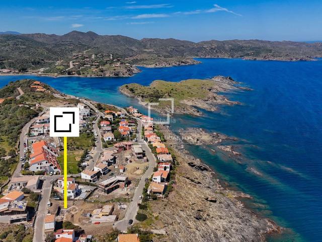 Chalet en venta en Cadaqués Costa Brava. Obra nueva en Cadaqués con vistas al mar y piscina a 2 minutos de la playa. Chalets.