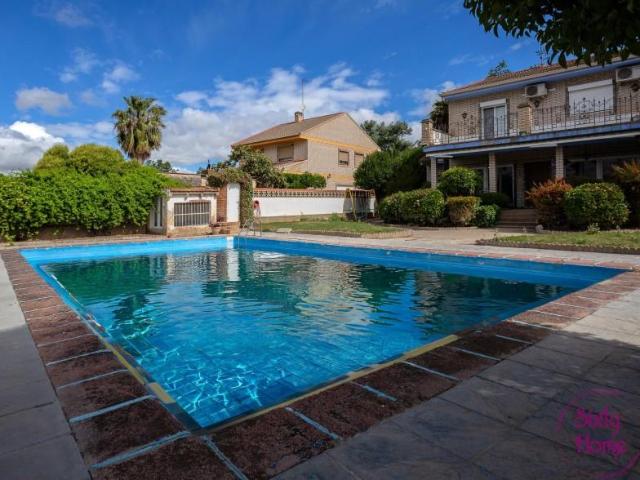 Chalet en venta en Cadrete, Centro