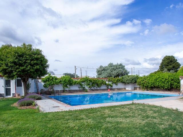 Chalet en venta en Cadrete. Chalet independiente con piscina en Cadrete. Chalets.