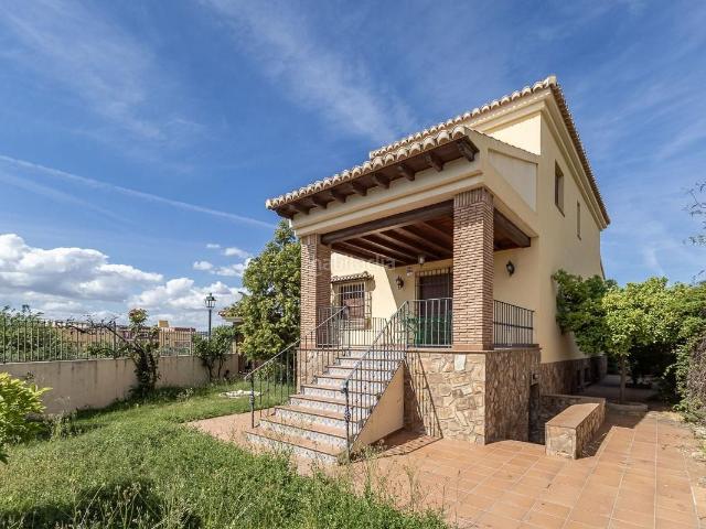 Chalet en venta en Cájar. En Cájar, a un paso de Granada, se encuentra este impresionante chalet independiente de grandes dimensiones, una vivienda pensada. Chalets.