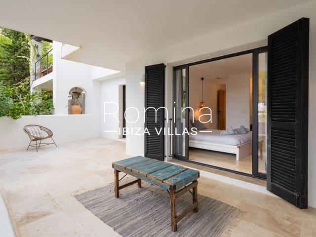 Chalet en venta en Cala Tarida, Ibiza