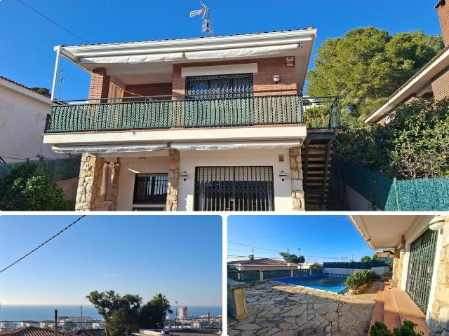 Chalet en venta en Calafell, Bellamar Costa Dorada. CASA INDEPENDIENTE CON PISCINA Y VISTAS AL MAR MEDITERRÁNEO. Chalets.