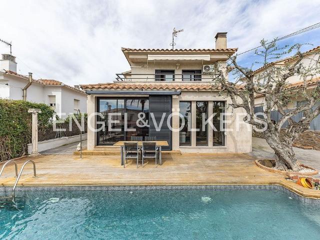 Chalet en venta en Calafell, de 236 m² 4 habitaciones por 580.000