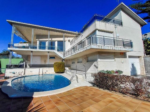 Chalet en venta en Cunit, de 230 m² 5 habitaciones por 690.000