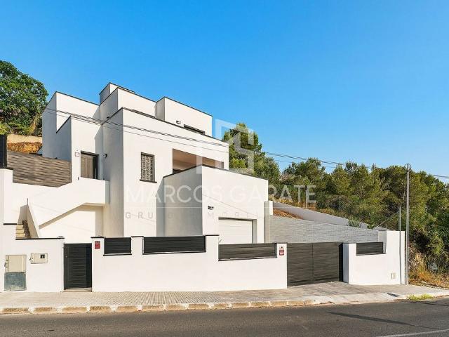 Chalet en venta en Calafell, de 250 m² 4 habitaciones por 540.000