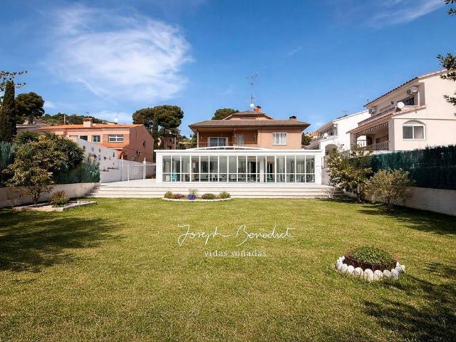 Chalet en venta en Calafell, de 330 m² 6 habitaciones por 450.000