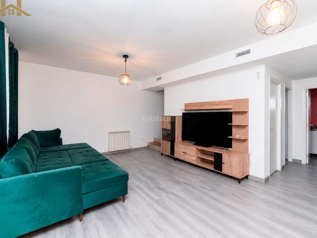 Chalet en venta en Calalberche. Chalet independiente de 206m² construidos sobre parcela de 697m² en Calalberche. Chalets.