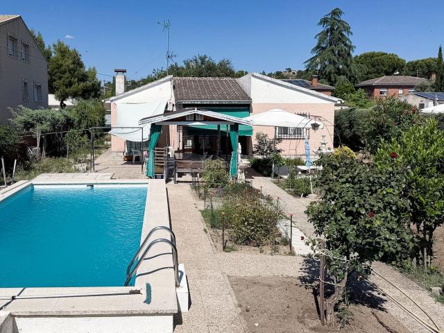 Chalet en venta en Calalberche. Chalets.