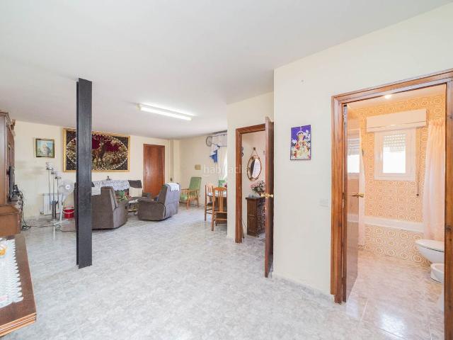 Chalet en venta en Calalberche. Magnífico chalet independiente de 431m² construidos, ubicado sobre una parcela a dos alturas de 1.416m², ideal para quienes buscan. Chalets.