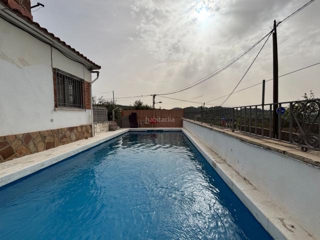 Chalet en venta en Caldes de Montbui. Casa esquinera con piscina y gran parcela en Els Saulons Caldes de Montbui. Chalets Caldes de.