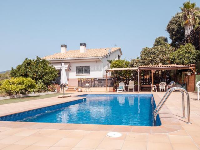 Chalet en venta en Caldes de Montbui. Casa independiente con piscina de agua salada. Chalets Caldes de.