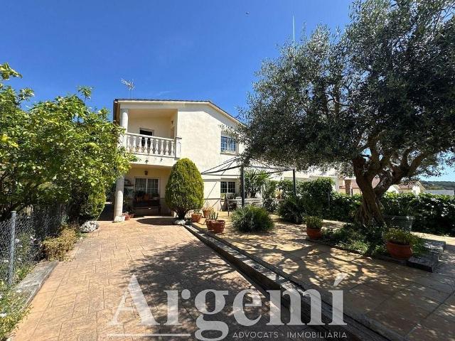Chalet en venta en Caldes de Montbui, de 186 m² 4 habitaciones por 410.000