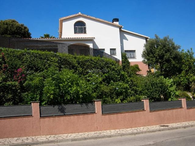 Chalet en venta en Caldes de Montbui. MAGNIFICA CASA CON PISCINA. Chalets Caldes de.