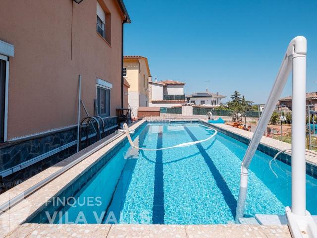 Chalet en venta en Caldes de Montbui. Vivienda doble independiente. Chalets Caldes de.