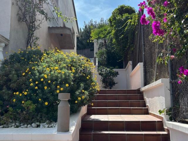 Chalet en venta en Calella. Casa independiente con vistas al mar, piscina privada y muchísima luz Calella. Chalets.