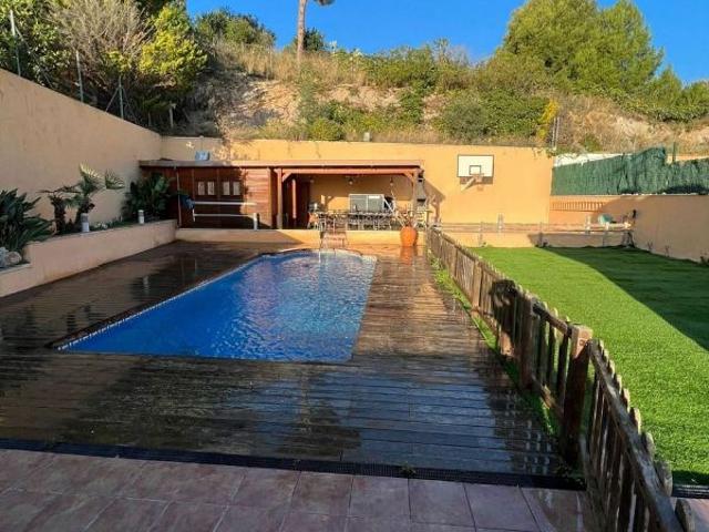 Chalet en venta en calle De Joan Coromines i Vigneaux, Calella, de 139 m² 4 habitaciones por 650.000