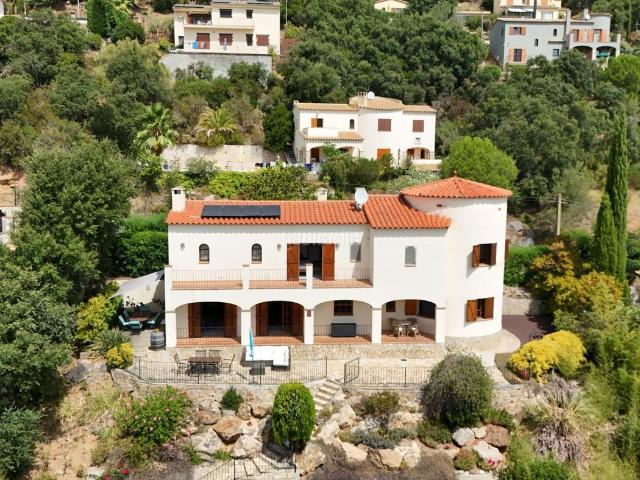 Chalet en venta en Calonge, Cabanyes Mas Ambrós Mas Pallí. Villa independiente con vistas panorámicas a la montaña y piscina privada en Vizcondado de Cabanyes. Chalets.