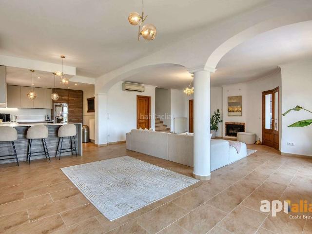 Chalet en venta en Calonge, Cabanyes Mas Ambrós Mas Pallí. Espectacular casa con piscina y vistas para disfrutar del estilo de vida mediterráneo. Chalets.