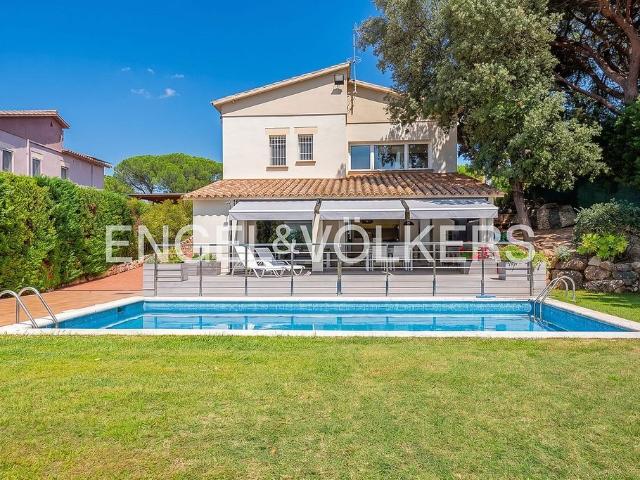 Chalet en venta en Calonge, de 236 m² 4 habitaciones por 745.000