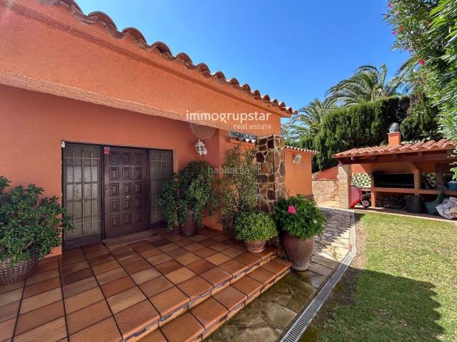 Chalet en venta en Calonge, Mas Pere Río de Oro. Chalet con vistas al mar y casa de invitados en Calonge. Chalets.