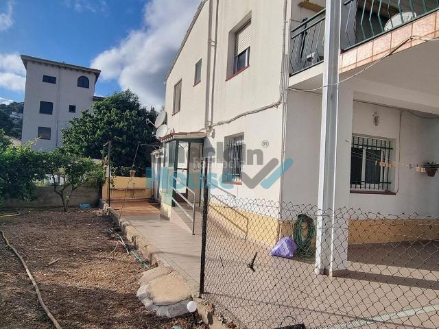 Chalet en venta en Calonge, Poble. Casa con 2 viviendas independientes. Chalets.