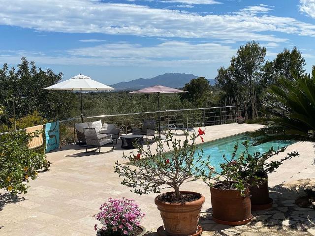 Chalet en venta en calle Coll D'alba, Tortosa, de 315 m² 3 habitaciones por 495.000