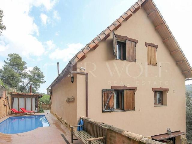 Chalet en venta en calle Comtes de Cervelló, Vallirana, de 276 m² 4 habitaciones por 469.000