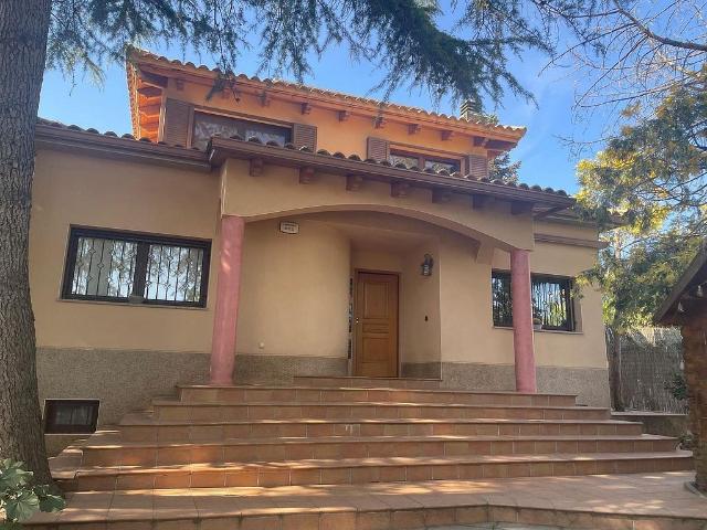 Chalet en venta en calle Catalunya, Collbató, de 315 m² 4 habitaciones por 620.000