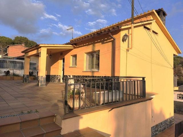 Chalet en venta en Sant Pere de Vilamajor, de 140 m² 5 habitaciones por 425.000