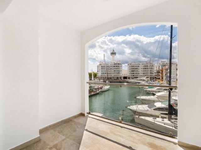Chalet en venta en calle Cavall de Mar, Castelló d´Empúries, de 120 m² 4 habitaciones por 599.000
