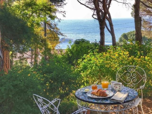 Chalet en venta en calle Cala D'en Simon, Lloret de Mar, de 145 m² 4 habitaciones por 570.000